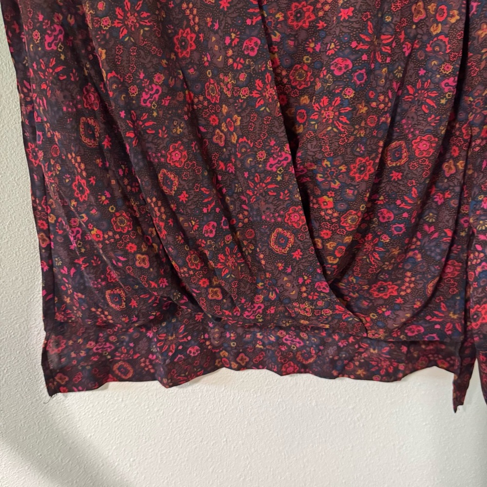 T Tahari Surplice Long Sleeve Blouse Dark Retro Floral Office NWT-Small - Picture 6 of 11